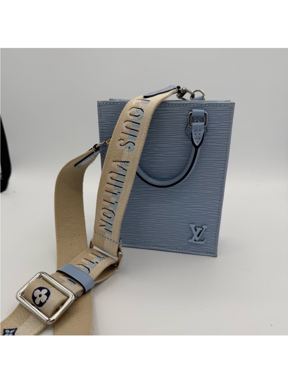 Louis Vuitton Epi Light Blue Sac
Plat Petit Mini Bag